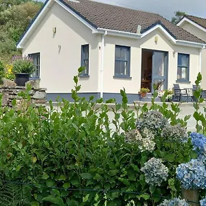 https://cosy-cottage-near-the-sea-glengarriff.corkhotel.net
